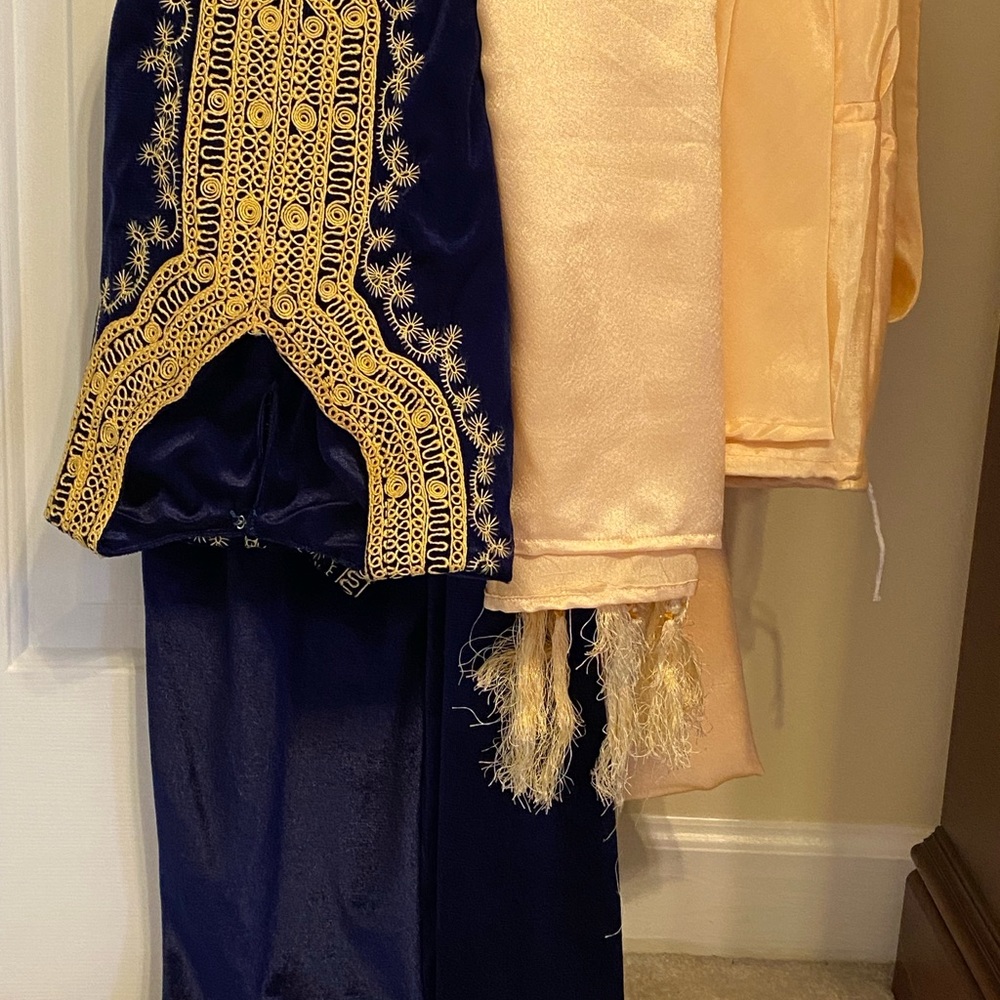 Indian outfit: Three piece Salvar- Kameez set.